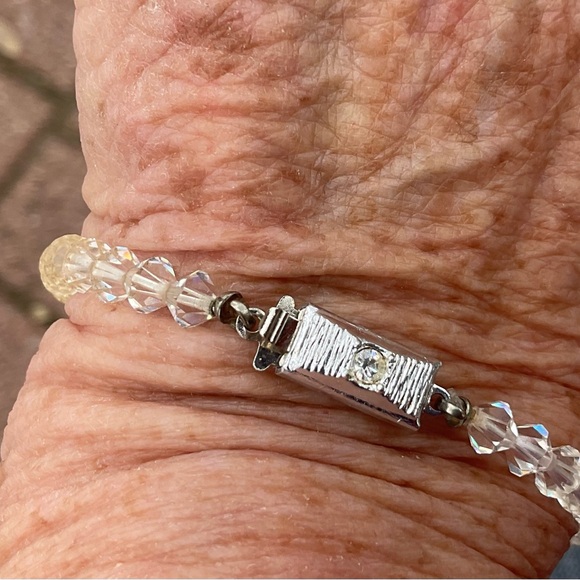 Bead Bracelet Faceted Acrylic Beads Metal latch 8” long - Picture 5 of 8